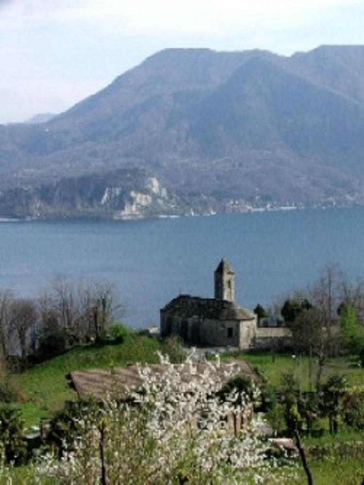 Residenza Le Camelie Apartment Oggebbio Exterior photo
